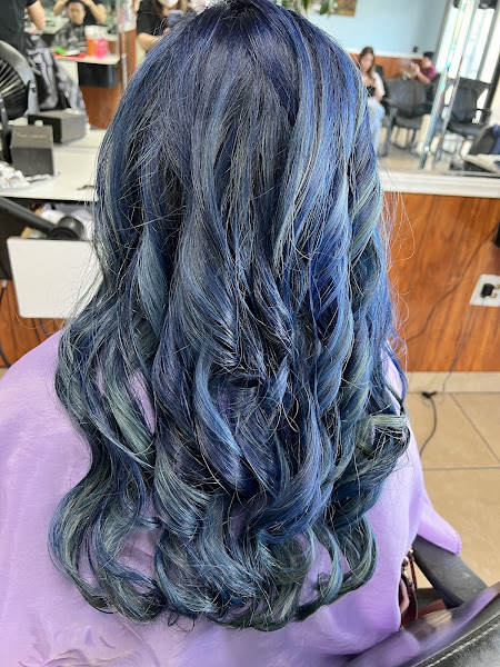 King's Salon 4