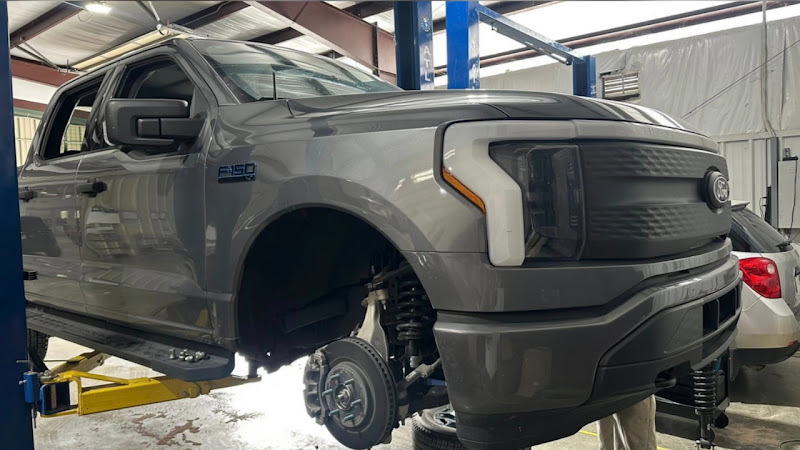 Uptown Automotive Auto Body Shop Repair 2