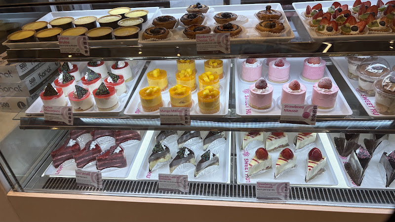 Sweet Hut Bakery and Cafe 4