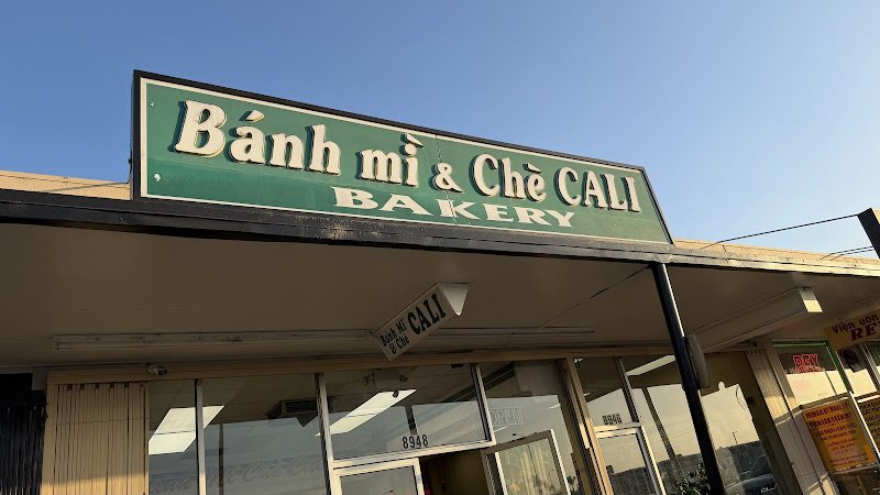 Bánh Mì & Chè Cali Bakery 3