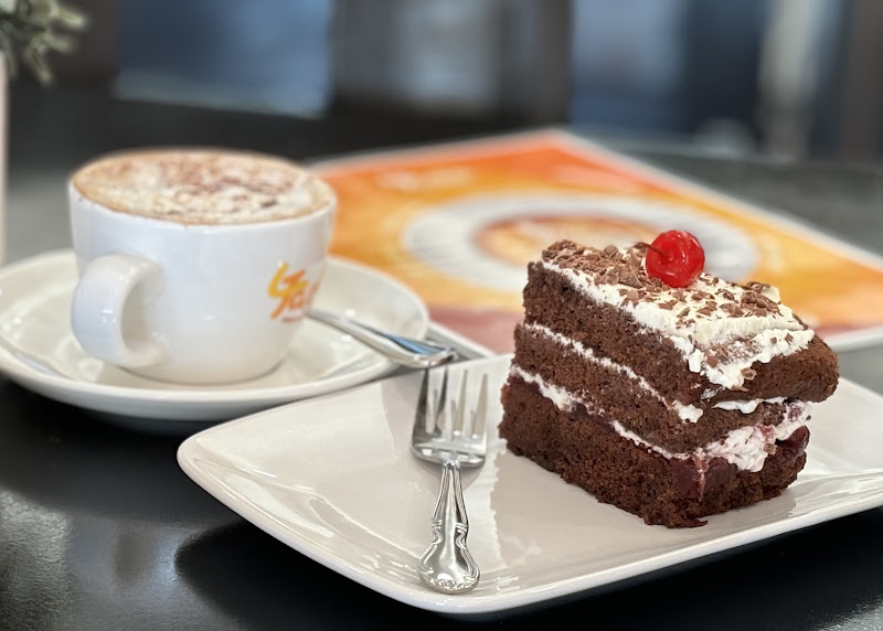 Fanah Cafe & Pastry 3