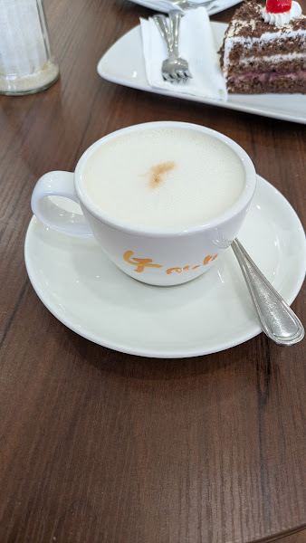 Fanah Cafe & Pastry 4