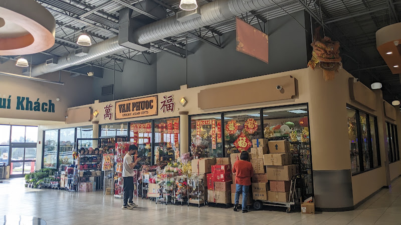 Sieu Thi Thuan Phat Supermarket 4