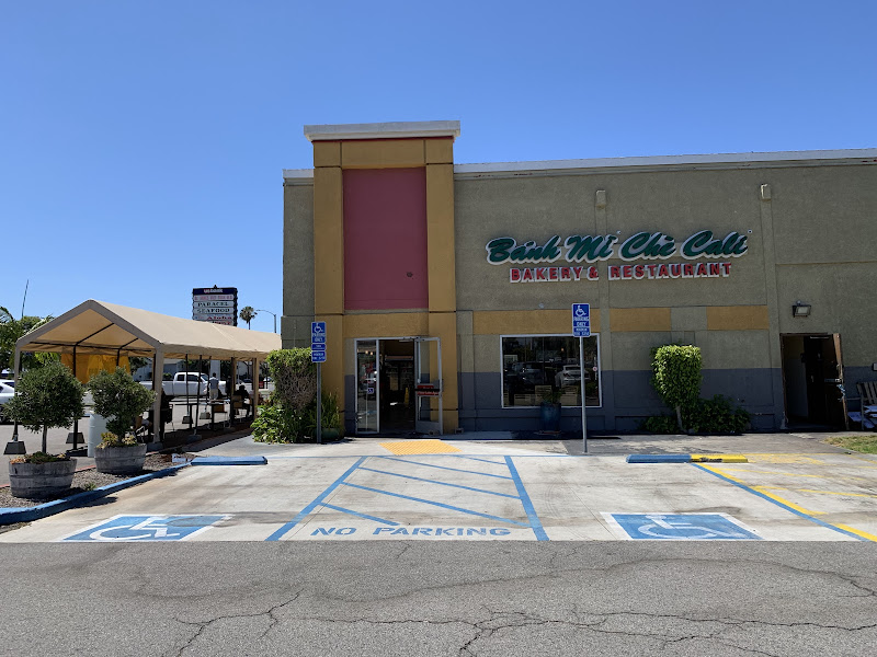 Banh Mi Che Cali Bakery & Restaurant #6068 1