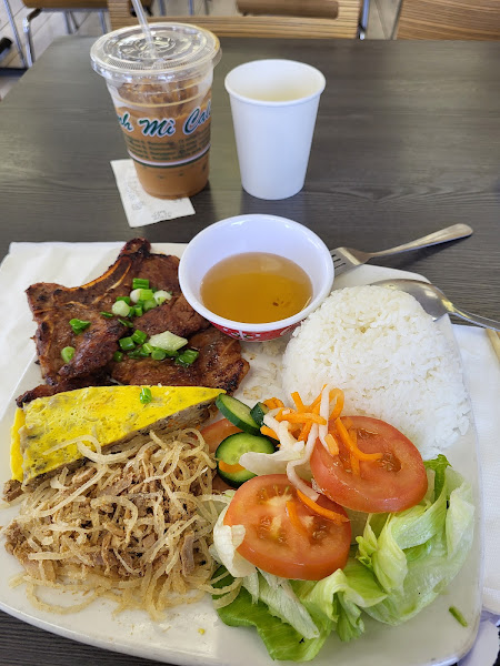 Banh Mi Che Cali Bakery & Restaurant #6068 3