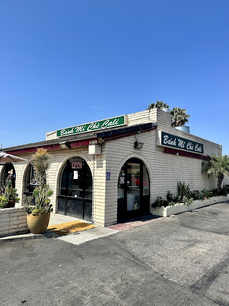 Banh Mi Che Cali 1