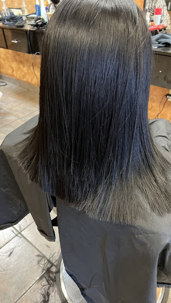 Vince's Salon 4