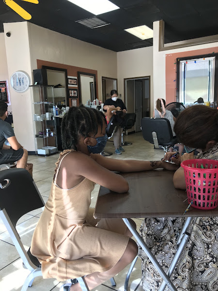 Anna Salon 3