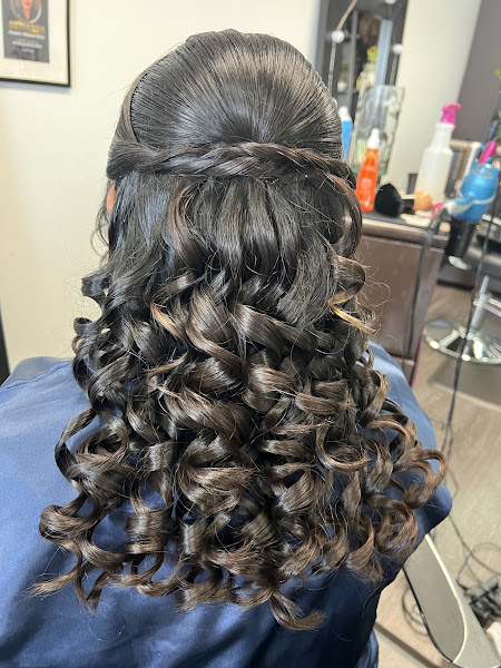 Marianna's Salon 3