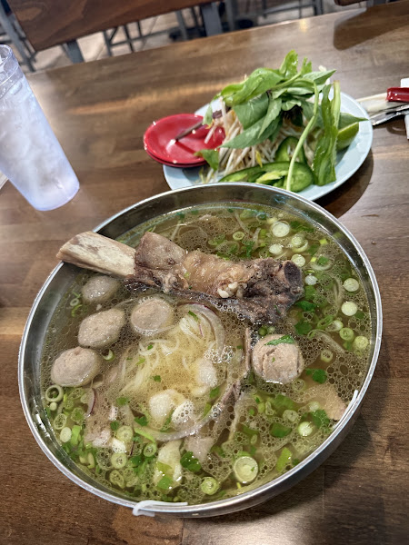 Ba Le Vietnamese Restaurant 4