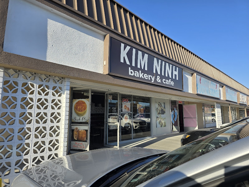 Kim Ninh Bakery 4