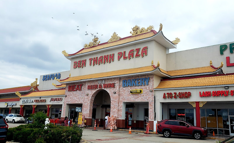 Ben Thanh Plaza and Central Market