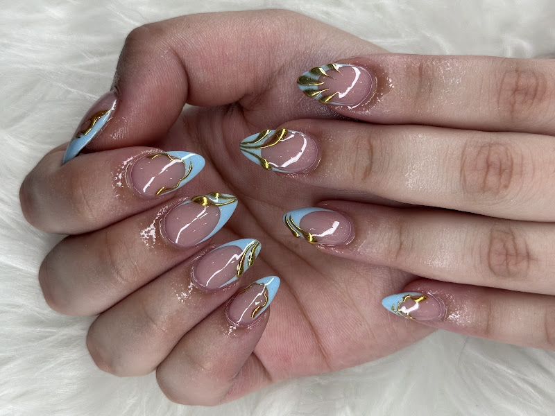 Glow Nails & Head Spa