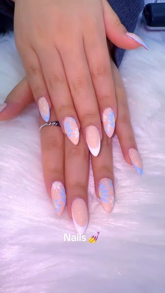 Upscale Nails Bar 2