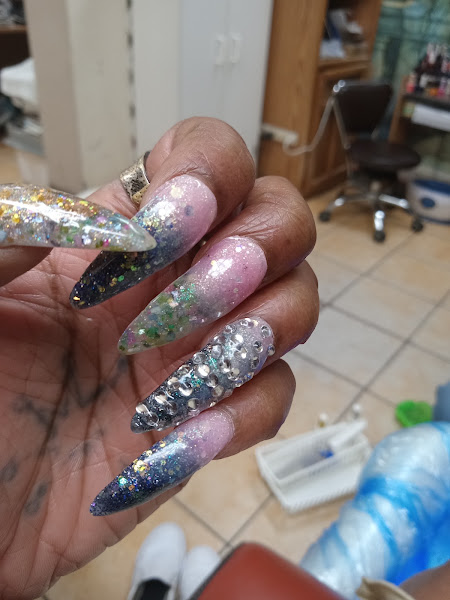Modern Nails 4