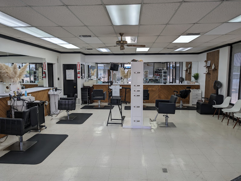 Laura's Beauty Salon and Spa 4