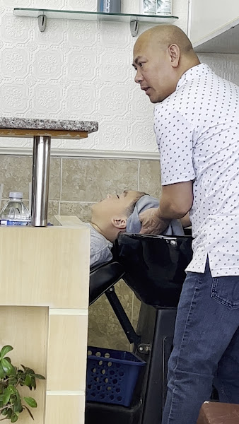 Andy's Salon 4