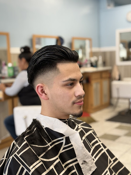 Rich & Famous Hair Salon 3