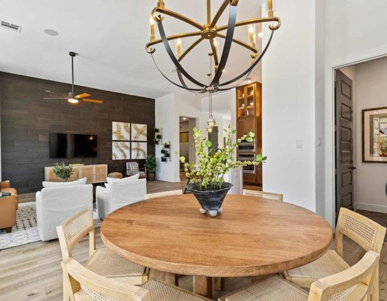 Destiny Nguyen - Realtor with Universal Realty Inc. 2