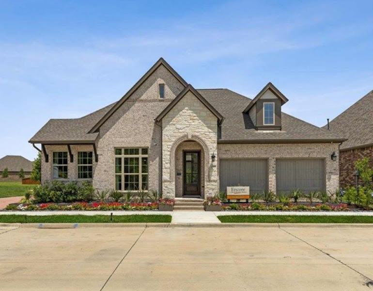 Destiny Nguyen - Realtor with Universal Realty Inc. 3