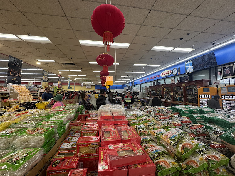Saigon City Supermarket 4