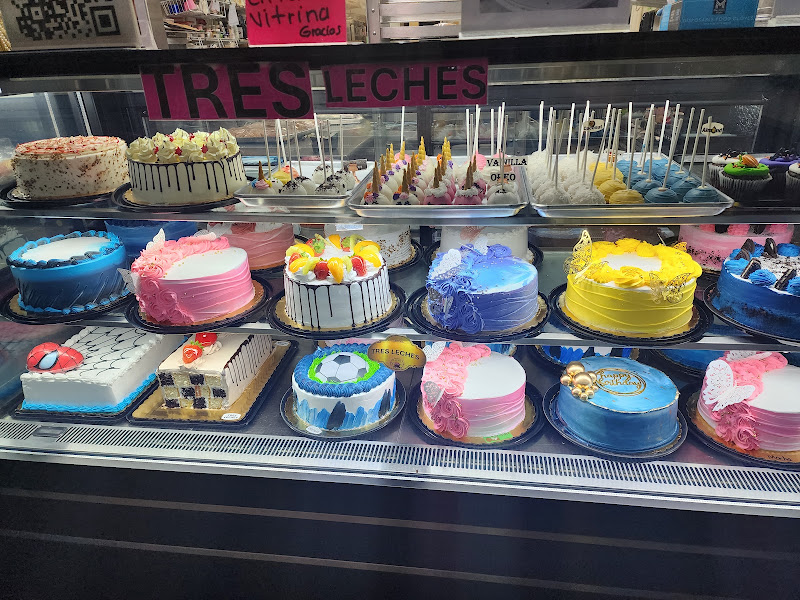La Roca Bakery /panaderia y pasteleria. 4