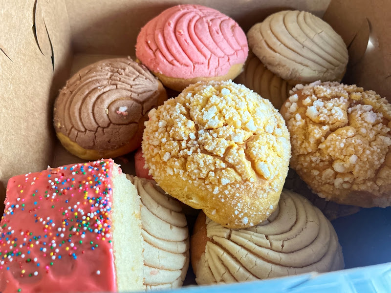 La Estrella Y Familia Bakery 4