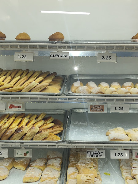 La Estrella Y Familia Bakery 5