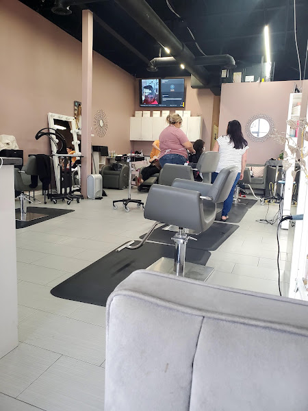 Miranda's Lounge Beauty Salon 4