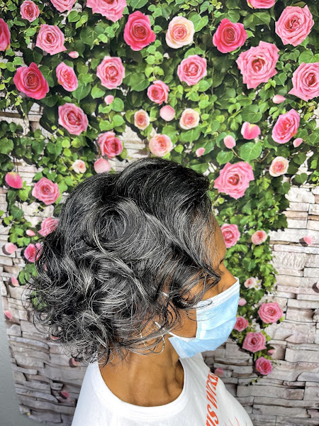 Londyn's Studio Salon & Boutique 3