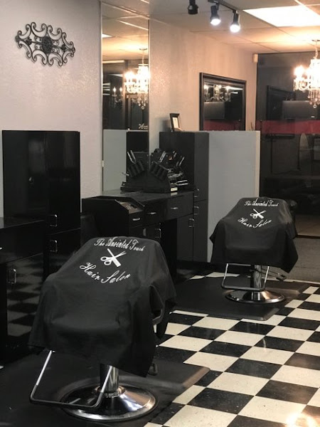 Londyn's Studio Salon & Boutique 4