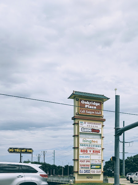 Oakridge Plaza 4
