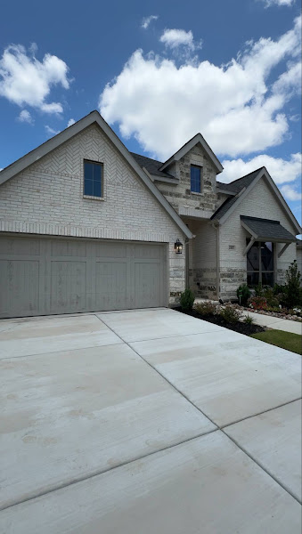Ginny Yen Nguyen Dallas REALTOR®