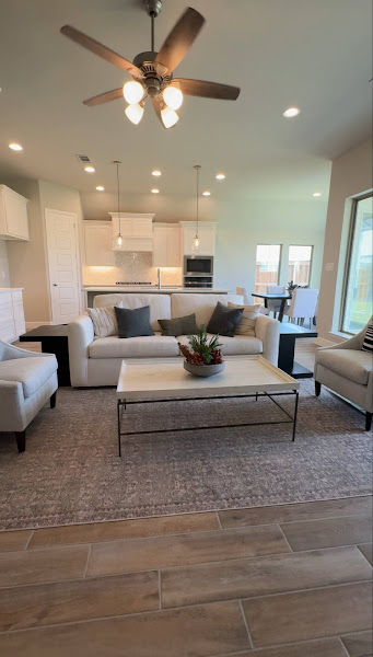 Ginny Yen Nguyen Dallas REALTOR® 3