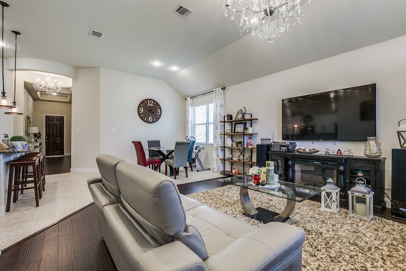 Minh V Hoang, Real Estate Agent 3