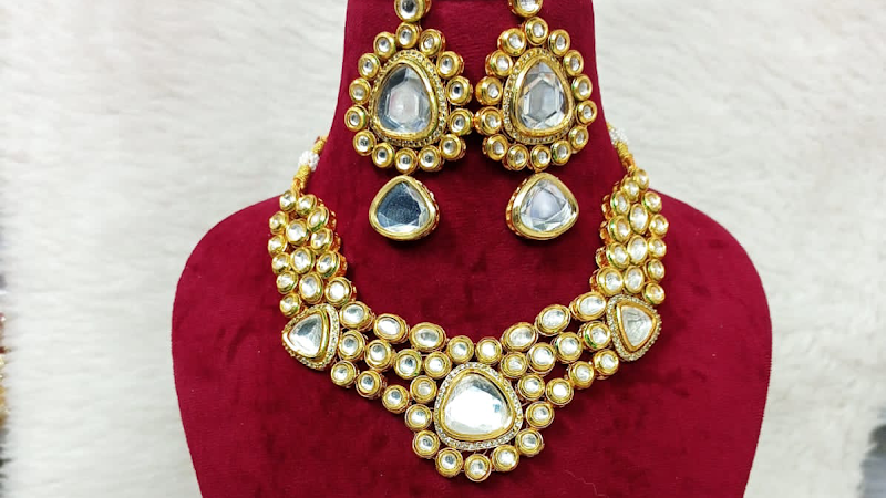 Aarti Jewelers 2