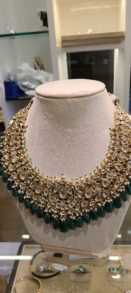 Aarti Jewelers 4