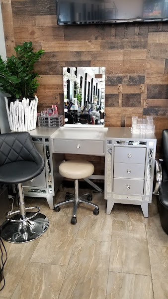 QT Salon 4