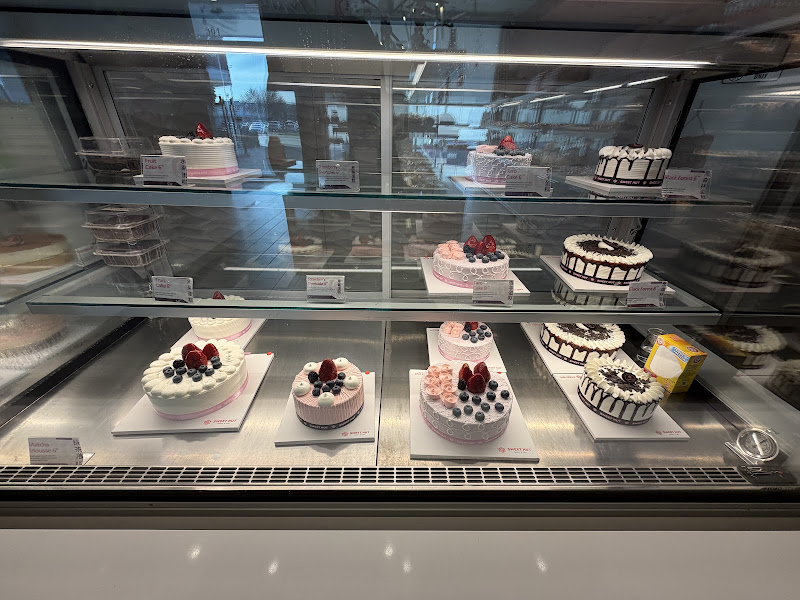 Sweet Hut Bakery & Cafe 4
