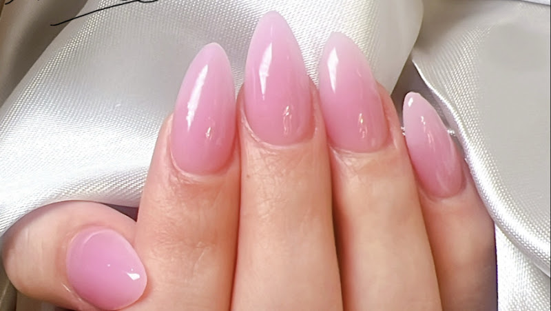 Hello Nails & Spa