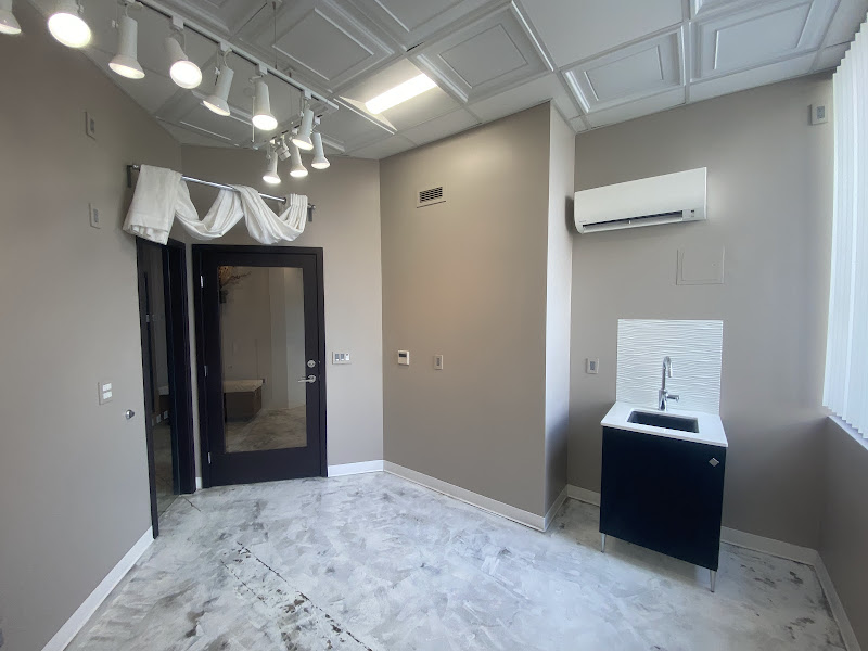 Truth & Beauty Salon Suites 3