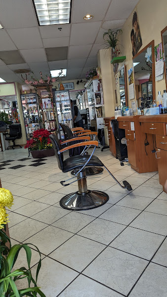 Winn's Beauty Salon 4
