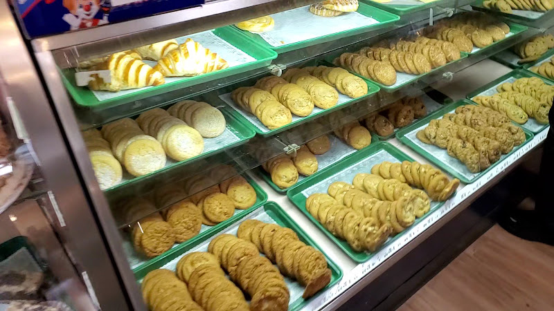 Henk's European Deli & Black Forest Bakery 2