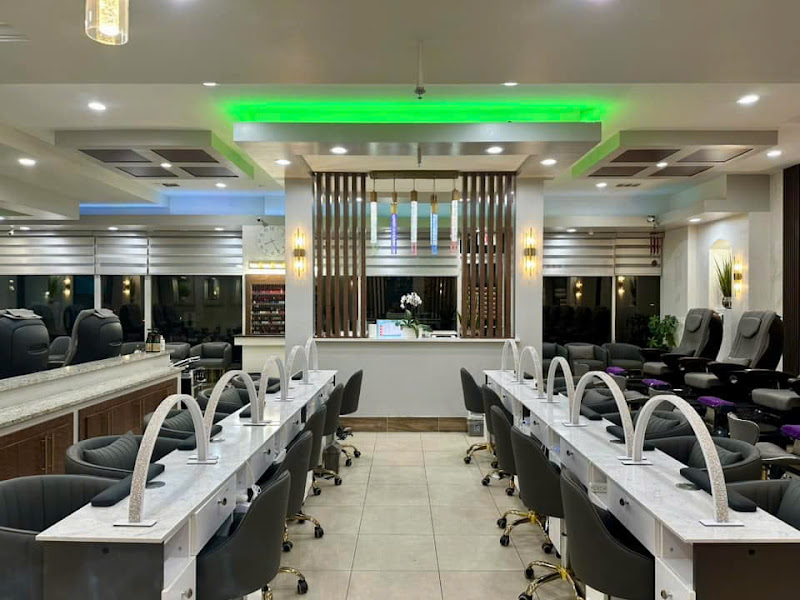 BeYOU Nail Bar 3