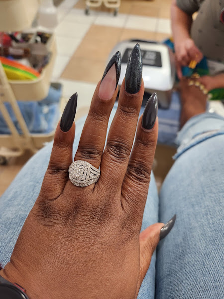 NAILS & SPA 4