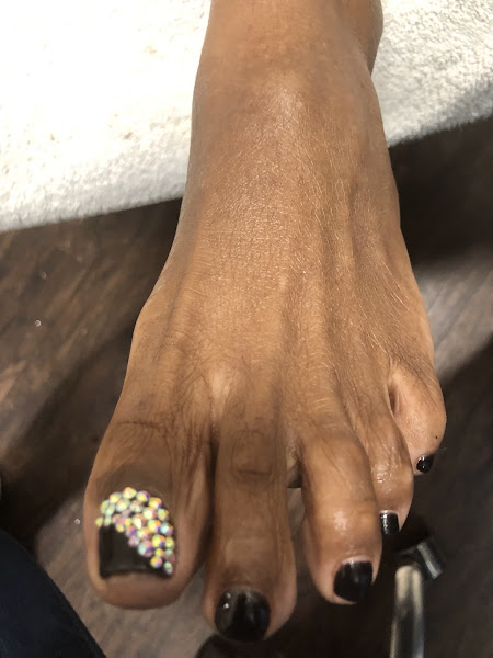 Iconic Natural Nails