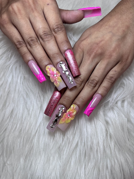 Manos Nail Bar - Best Rated Nail Salon in Uptown Dallas ( 20% OFF Monday-Thursday until 3:00PM) 4