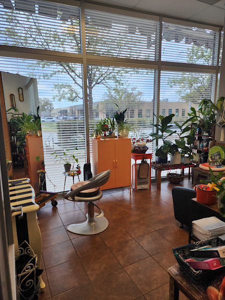 Salons of Dallas Suites at Hi Line 4
