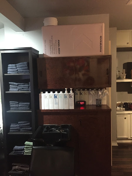 Travis Salon Uptown 4