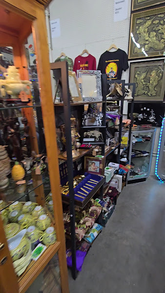 Lula B's Oak Cliff Vintage Shop 2